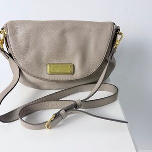 Marc by Marc Jacobs Q Natasha Crossbody Bag Beige Leather Gold HW Flap Purse